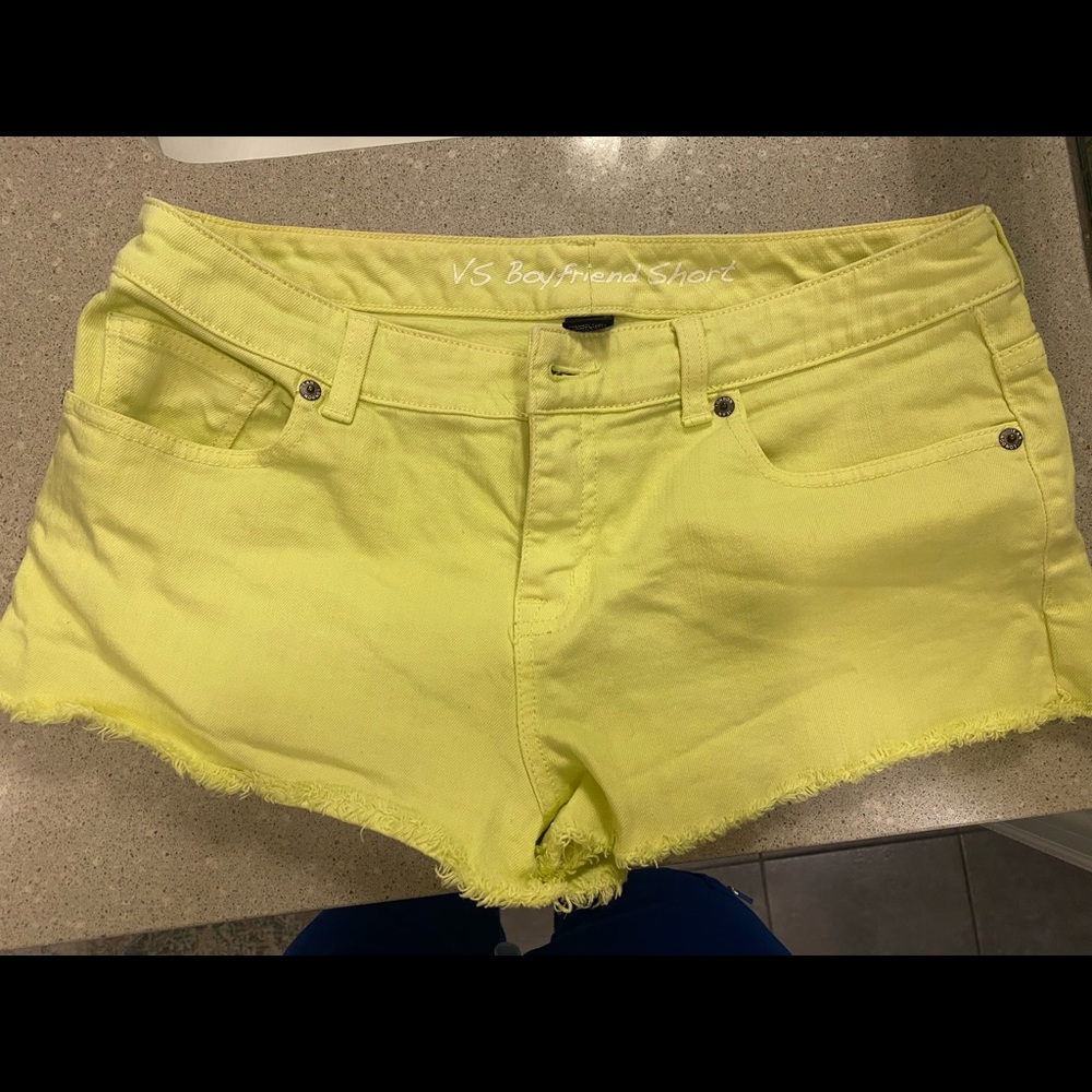 Victorias Secret Boyfriend short Citron